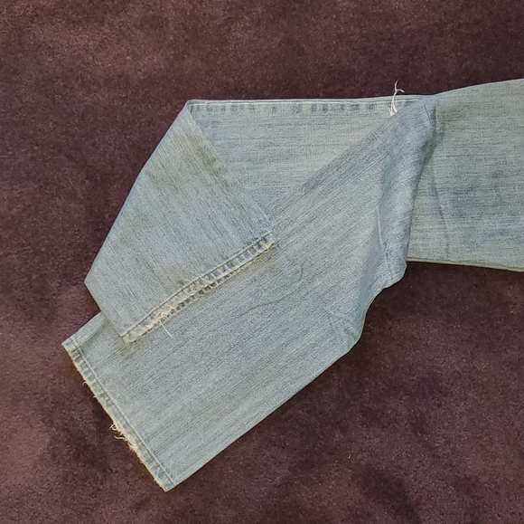 Light Wash Distressed Jeans - Picture 5 of 5